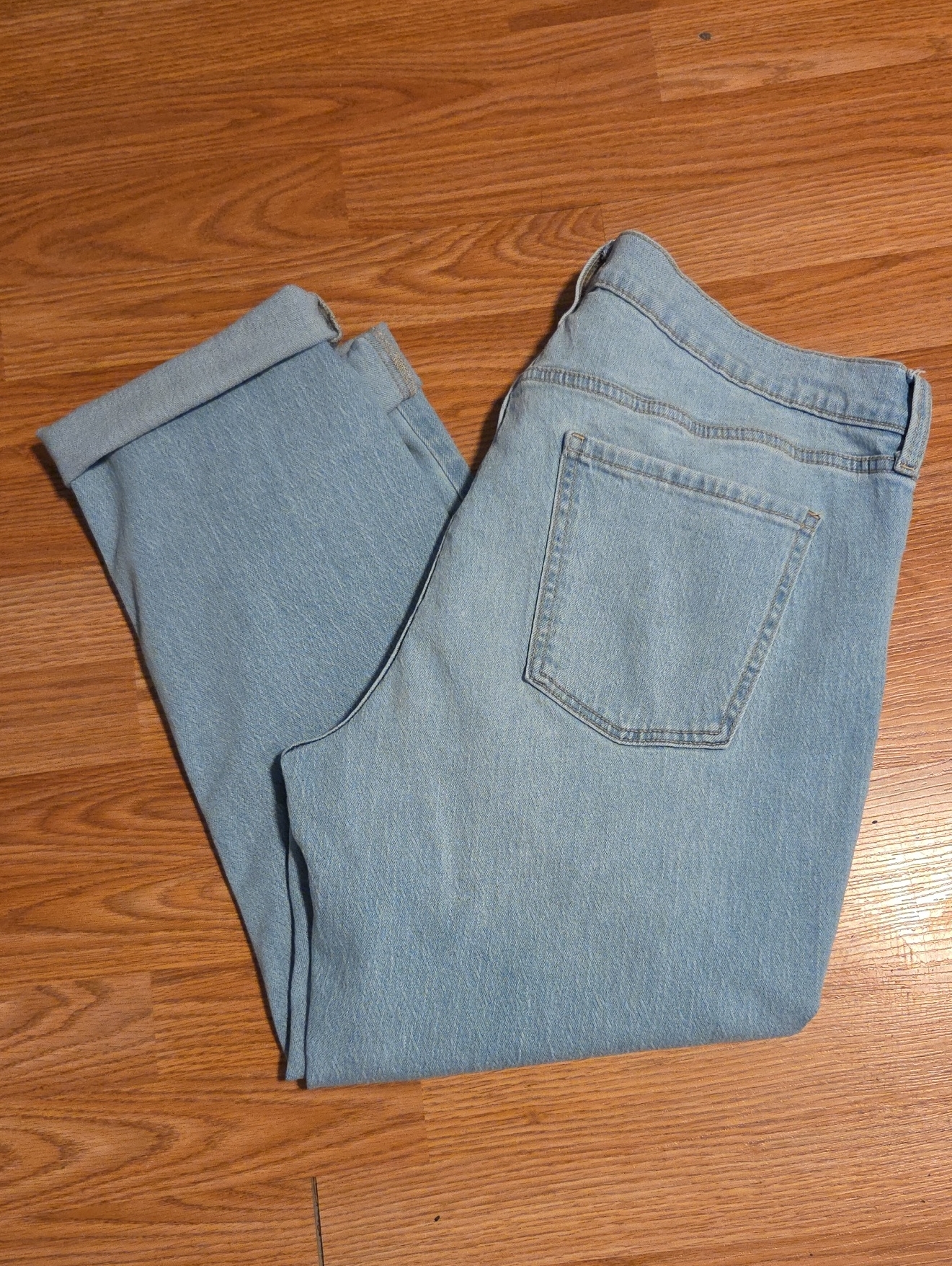 Old Navy Mid-Rise Wow Boyfriend Straight Jeans- Light Wash 14